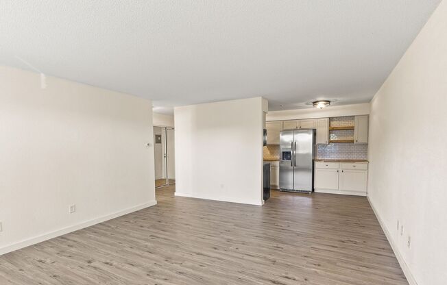 1 bed, 1 bath, $1,300, Unit Unit 102