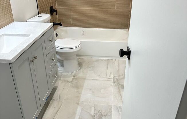 2 beds, 1 bath, $1,900, Unit 206