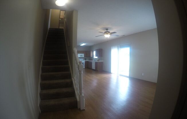 2 beds, 1.5 baths, 1,014 sqft, $1,250