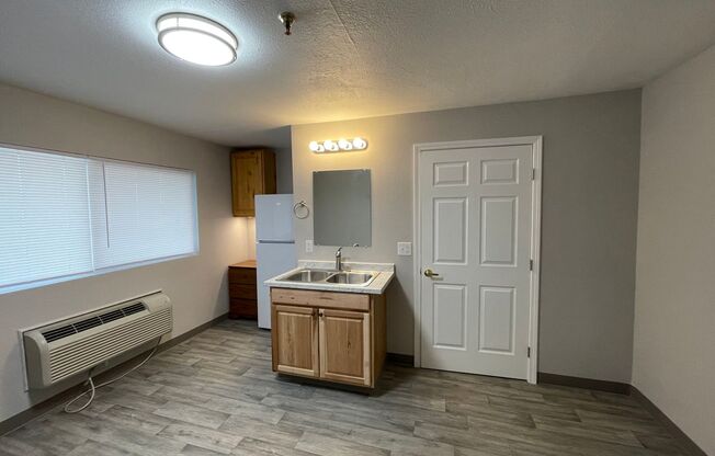 Studio, 1 bath, 212 sqft, $625, Unit 711