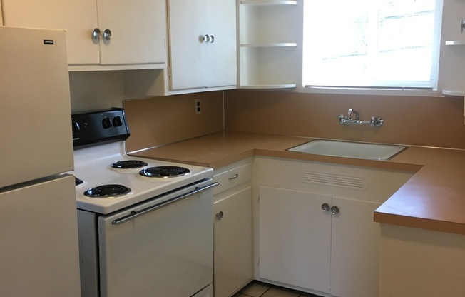 1 bed, 1 bath, 600 sqft, $1,495, Unit C10