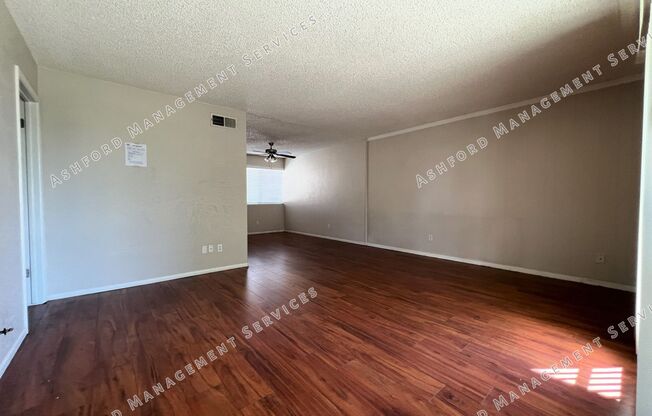 ***MOVE IN SPECIAL***UTILS INCLUDED : ONE BEDROOM UPSTAIRS CONDO