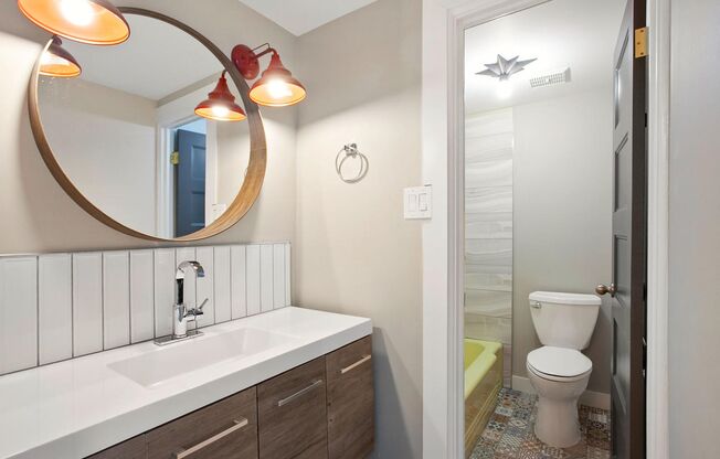 White Swan Apartments – Capitol Hill / Congress Park