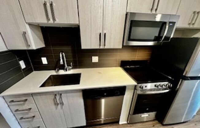Studio, 1 bath, 322 sqft, $1,290, Unit 410