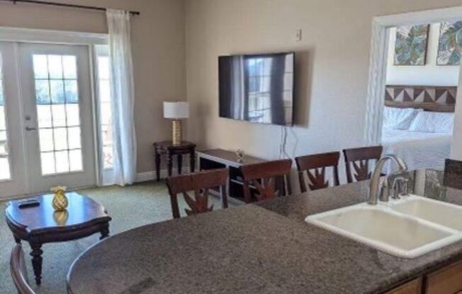 3 beds, 2 baths, $2,150, Unit Bldg P, Unit 302