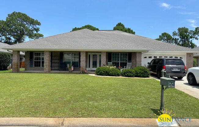 Great 4 Bedroom home in Creetwood Village, Navarre! Call Today!