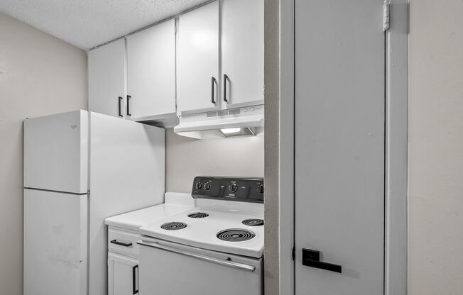 2 beds, 1 bath, 743 sqft, $1,430, Unit 25