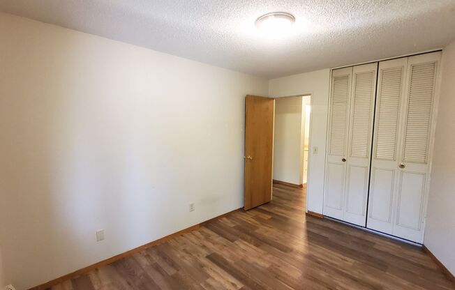 2 beds, 1 bath, $1,300, Unit 301