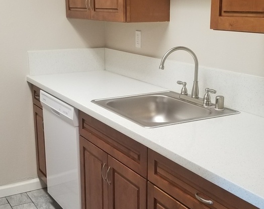 1 bed, 1 bath, 704 sqft, $1,425, Unit 13