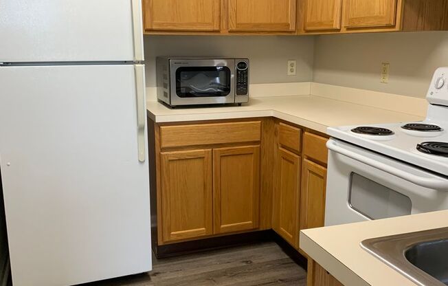 2 beds, 1 bath, $1,575, Unit T