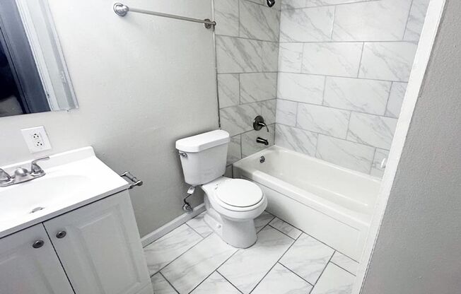 2 beds, 1 bath, 800 sqft, $1,095, Unit 605-14