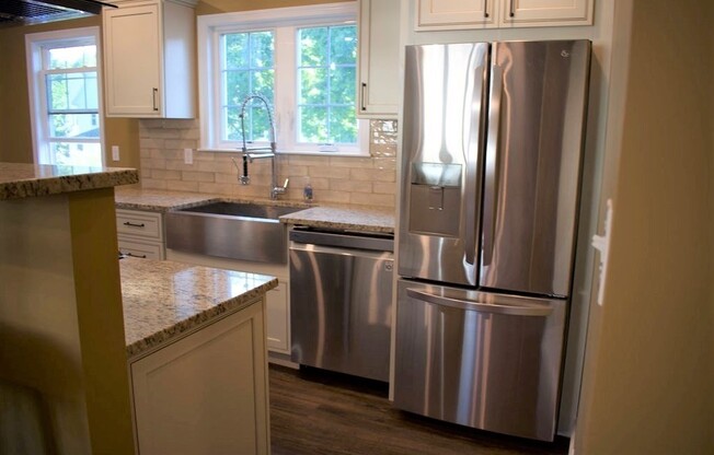 2 beds, 1 bath, 900 sqft, $2,600, Unit 2