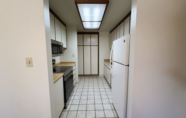 2 beds, 2 baths, $3,400, Unit # 209