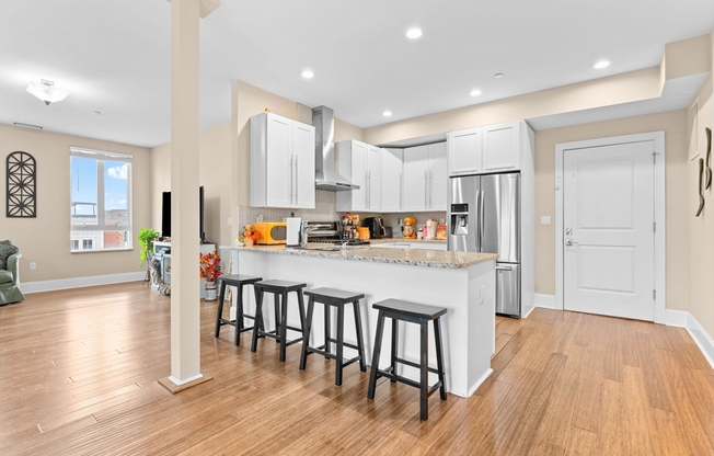 380 W Broadway # 4001