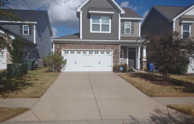 ***MOVE-IN SPECIAL!*** Spectacular Three Bedroom Home in Liberty Ridge!