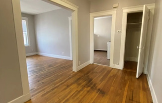 2 beds, 1 bath, $2,600, Unit 4