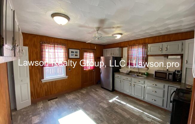 3 beds, 1.5 baths, $1,650