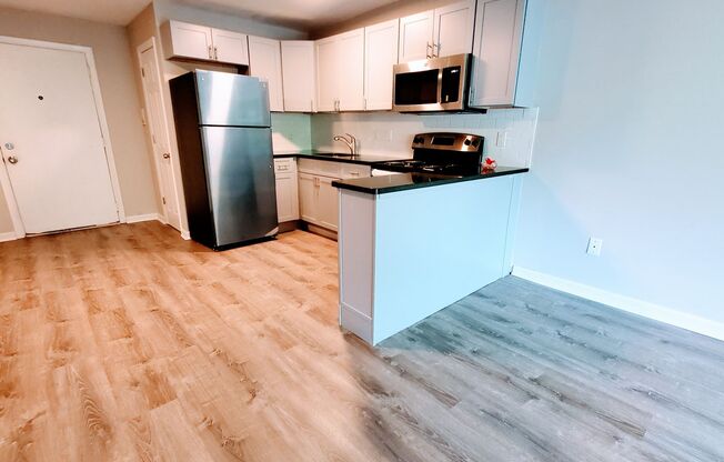 2 beds, 1.5 baths, 924 sqft, $1,850, Unit 4-8A