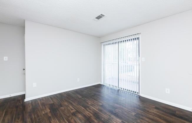 1 bed, 1 bath, 645 sqft, $1,200