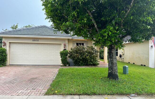 Corner House in Forest Ridge - Davie Florida