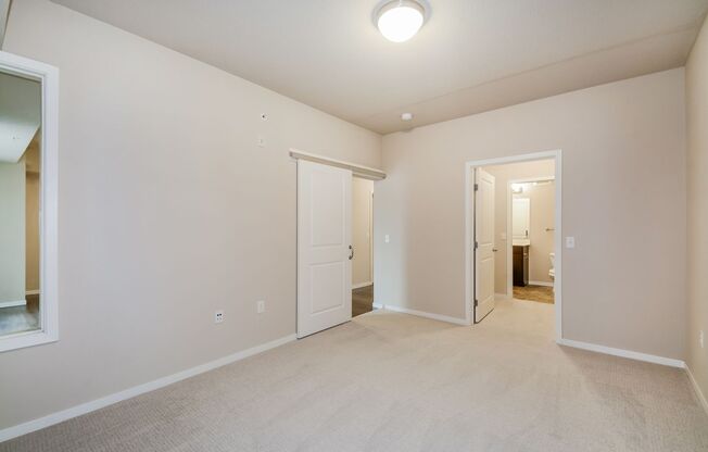 1 bed, 1 bath, 877 sqft, $1,940, Unit 114