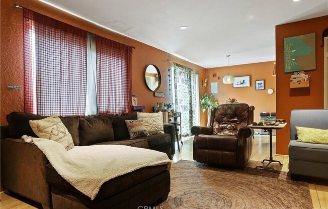 200 ELM AVE