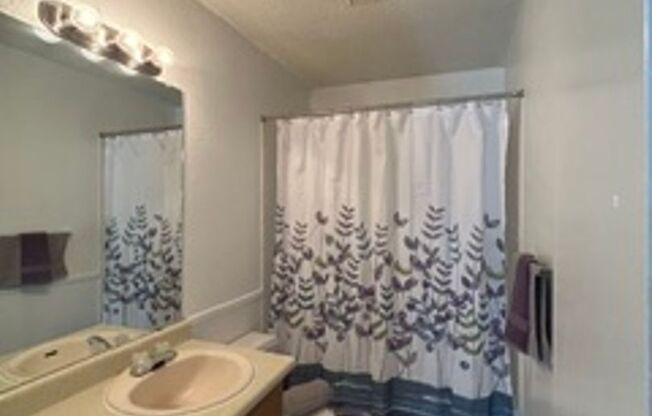 2 beds, 1.5 baths, 1,084 sqft, $950, Unit 0403