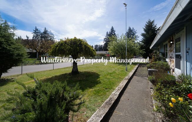 Bright and Charming 3 bed Rambler in Convenient Port Orchard Location
