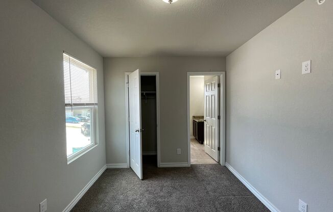 3 beds, 2.5 baths, $1,500, Unit 1*