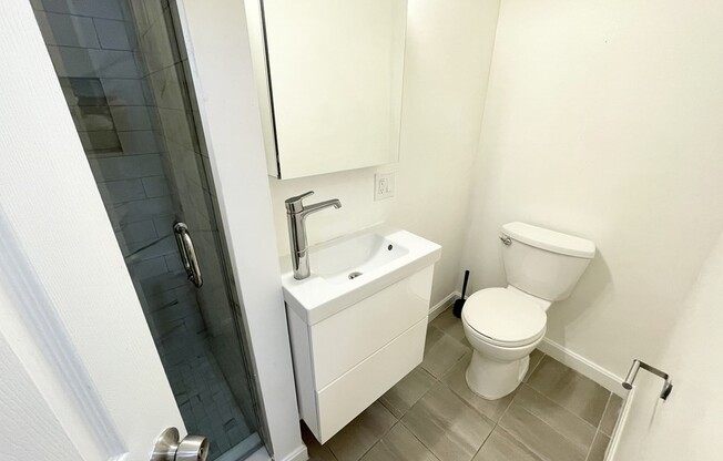 4 beds, 2 baths, $8,000, Unit 26