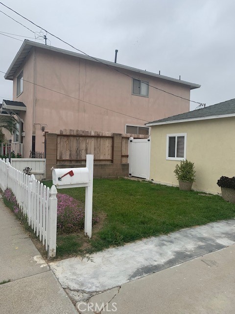 1922 ROCKEFELLER LN
