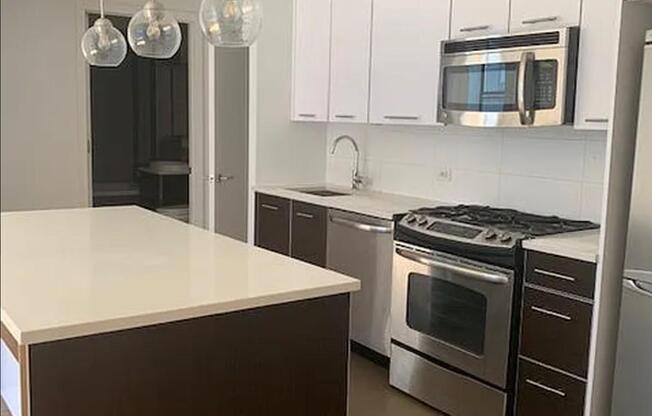 1 bed, 1 bath, $3,700, Unit 2J