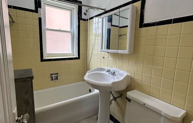2 beds, 1 bath, 950 sqft, $1,750, Unit 3902-1A