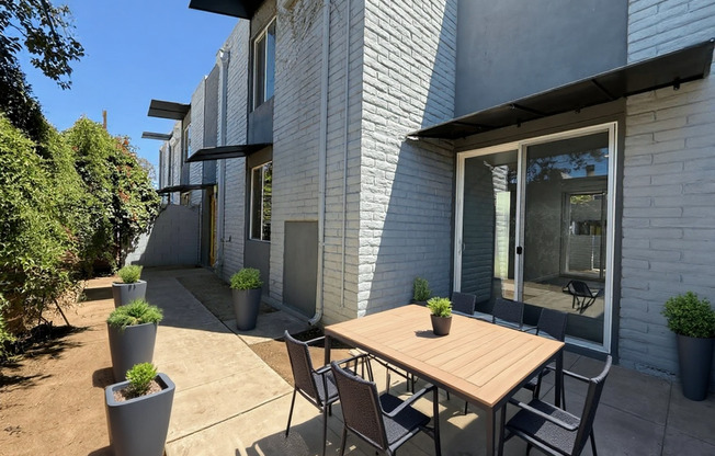 Mode 39: Where Mid-Century Charm Meets Modern Comfort