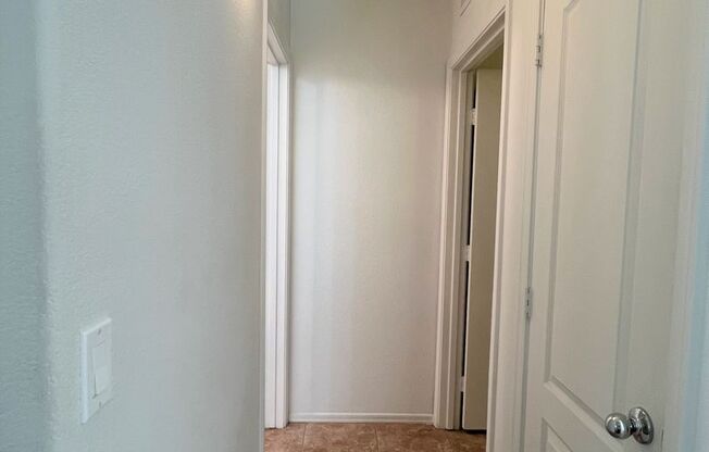 3 beds, 2.5 baths, $1,985, Unit UNIT 1045