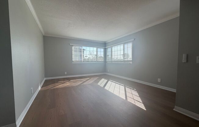 2 beds, 1 bath, 900 sqft, $3,005, Unit 206
