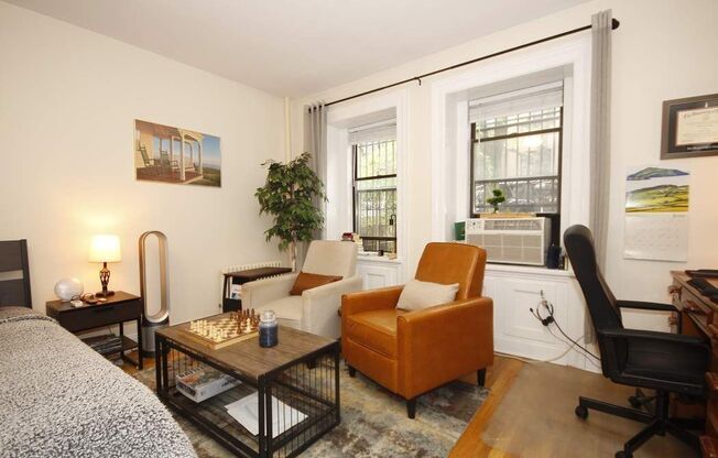 134 W 87 ST