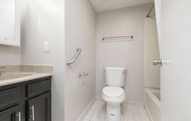 2 beds, 2 baths, $895, Unit 2