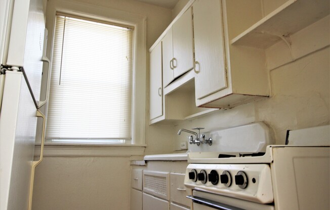 1 bed, 1 bath, 2 sqft, $950, Unit #206