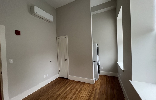 1 bed, 1 bath, 525 sqft, $1,550, Unit 33