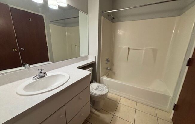 2 beds, 2 baths, 937 sqft, $1,479, Unit 512