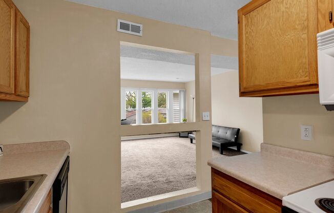 3 beds, 2 baths, 1,026 sqft, $1,350, Unit 1103-6