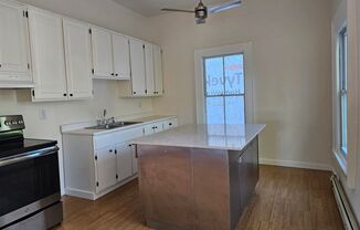 2 beds, 1 bath, $1,600, Unit Duplex