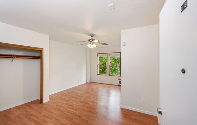 Studio, 1 bath, 400 sqft, $1,195, Unit C16