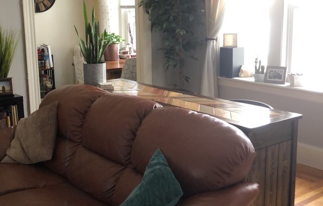 1 bed, 1 bath, $2,400, Unit 10