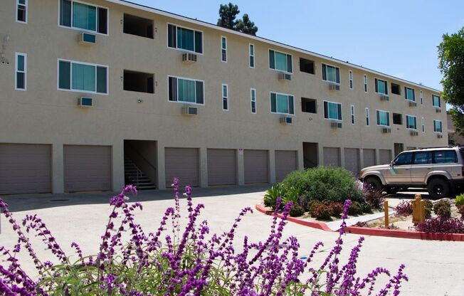 2 beds, 2 baths, 810 sqft, $2,600, Unit G-5