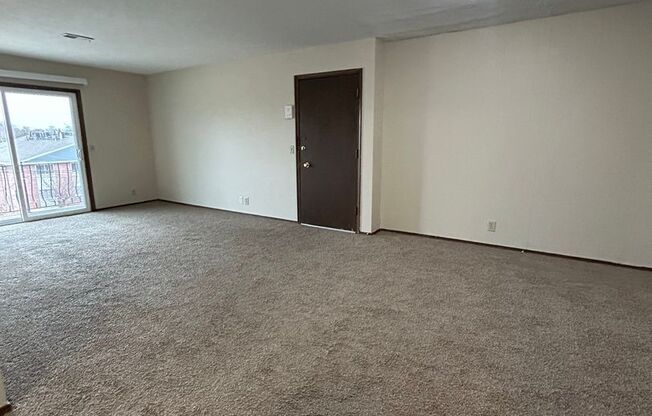 2 beds, 1 bath, 950 sqft, $875, Unit #7