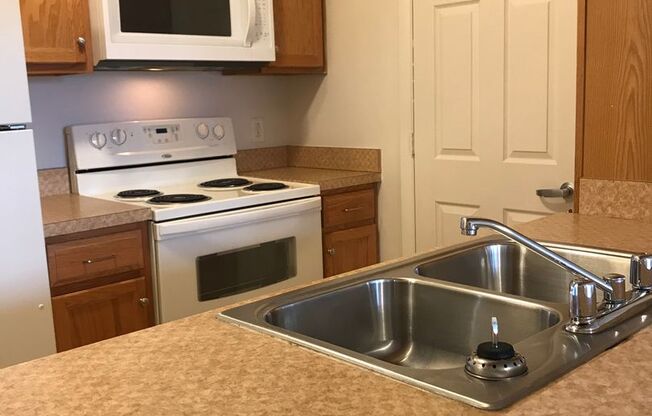 2 beds, 2 baths, 840 sqft, $1,875, Unit 4-0306