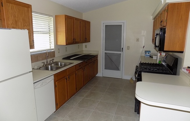 3 beds, 2 baths, $2,450