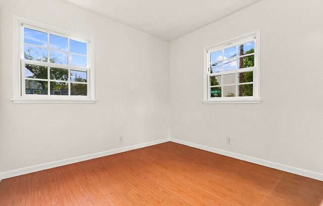 3 beds, 1.5 baths, $4,300